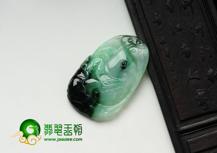 糯冰种飘花缅甸翡翠年年有余挂件