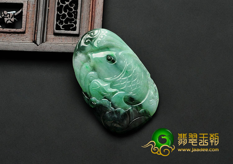 糯冰种飘花缅甸翡翠年年有余挂件