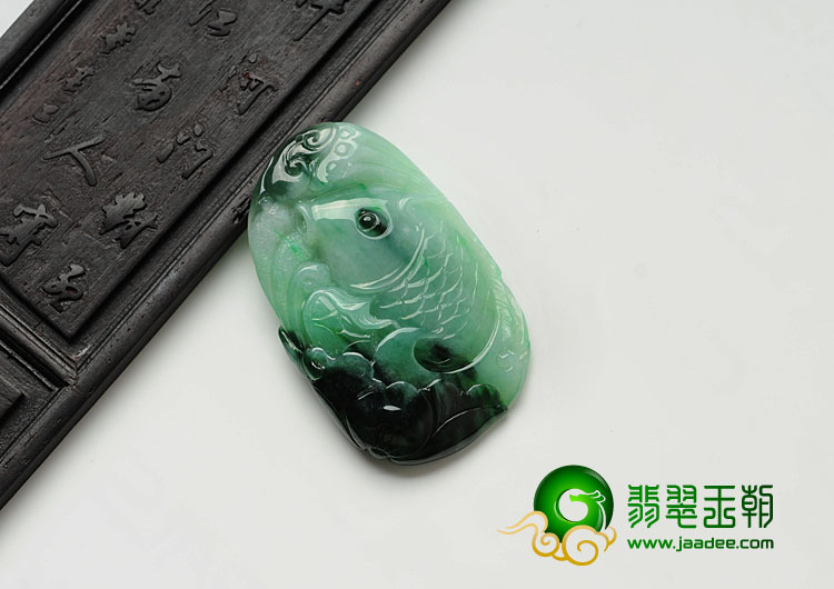 糯冰种飘花缅甸翡翠年年有余挂件
