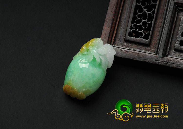 糯冰种黄加绿缅甸翡翠福寿瓜挂件