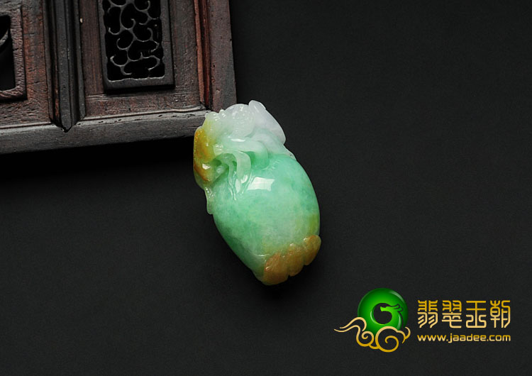 糯冰种黄加绿缅甸翡翠福寿瓜挂件