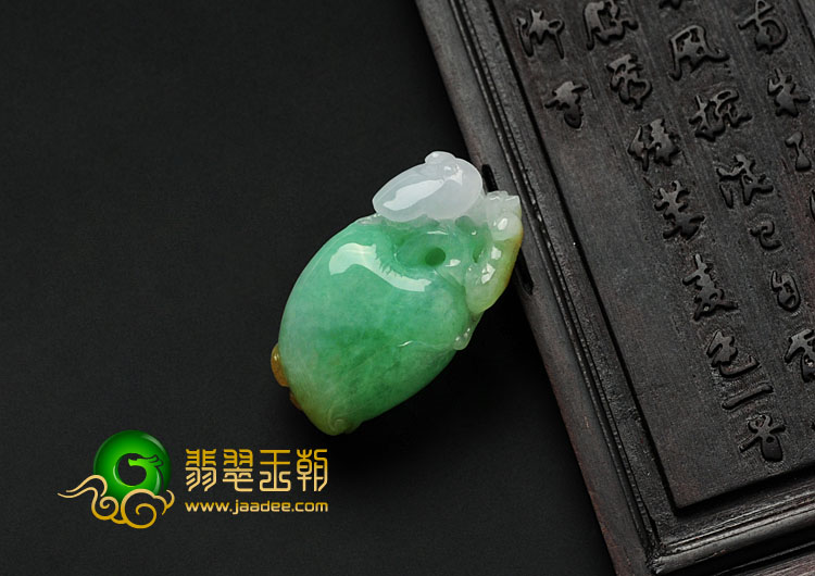 糯冰种黄加绿缅甸翡翠福寿瓜挂件