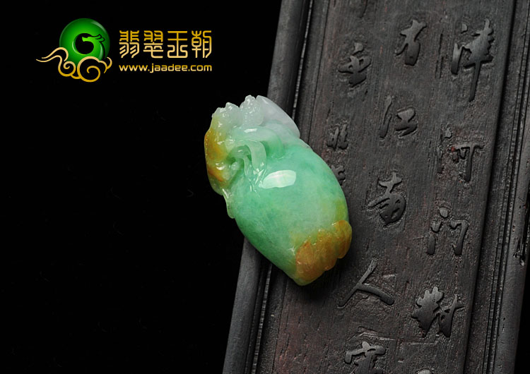 糯冰种黄加绿缅甸翡翠福寿瓜挂件