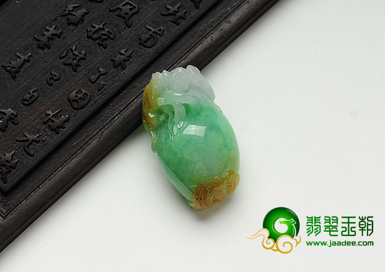 糯冰种黄加绿缅甸翡翠福寿瓜挂件