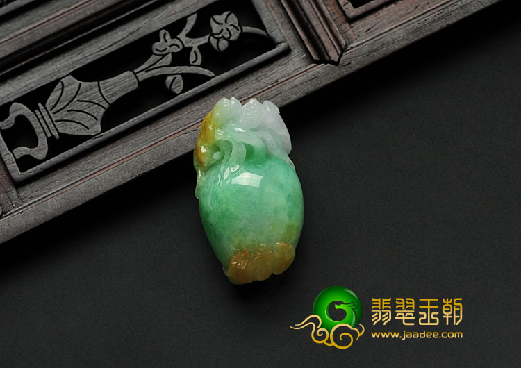 糯冰种黄加绿缅甸翡翠福寿瓜挂件
