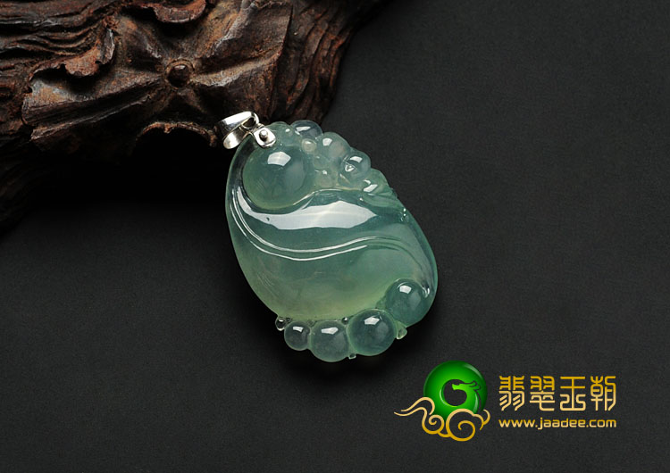 冰种晴水缅甸翡翠福如意挂件