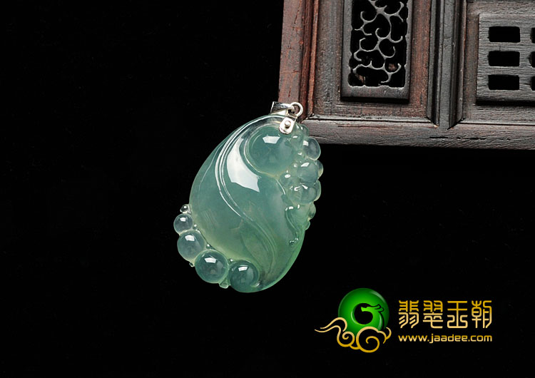 冰种晴水缅甸翡翠福如意挂件