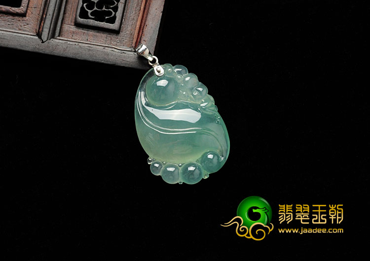 冰种晴水缅甸翡翠福如意挂件