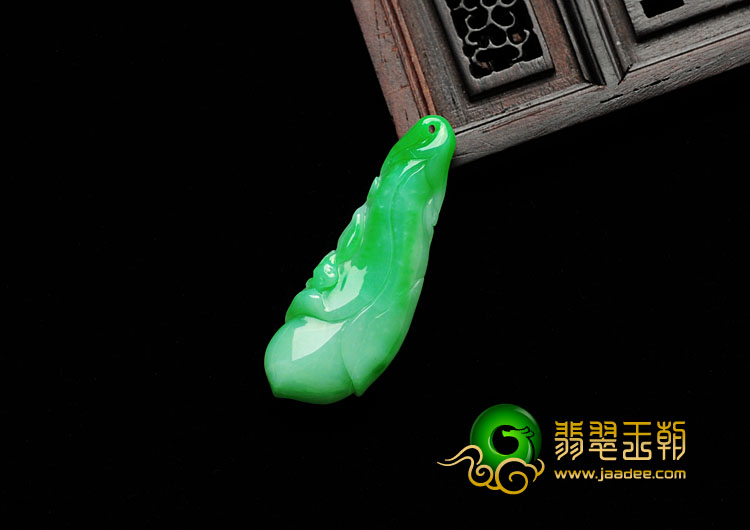 细糯种翠色缅甸翡翠玉兰花挂件