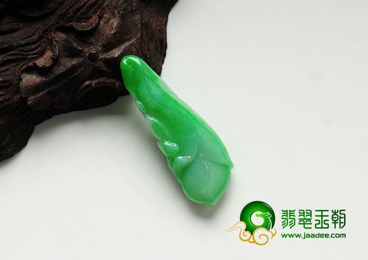 细糯种翠色缅甸翡翠玉兰花挂件