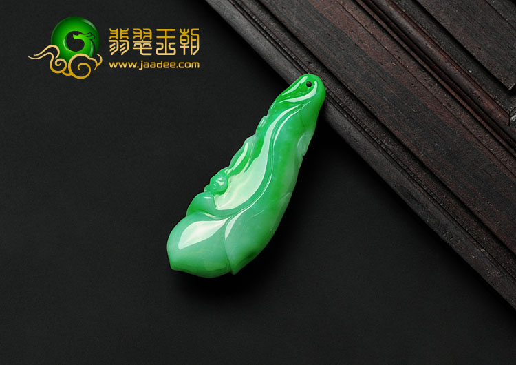 细糯种翠色缅甸翡翠玉兰花挂件