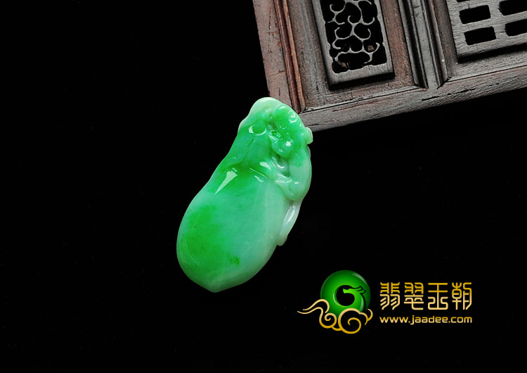 细糯种翠色缅甸翡翠福寿瓜挂件