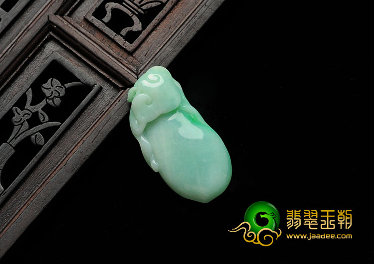 细糯种翠色缅甸翡翠福寿瓜挂件
