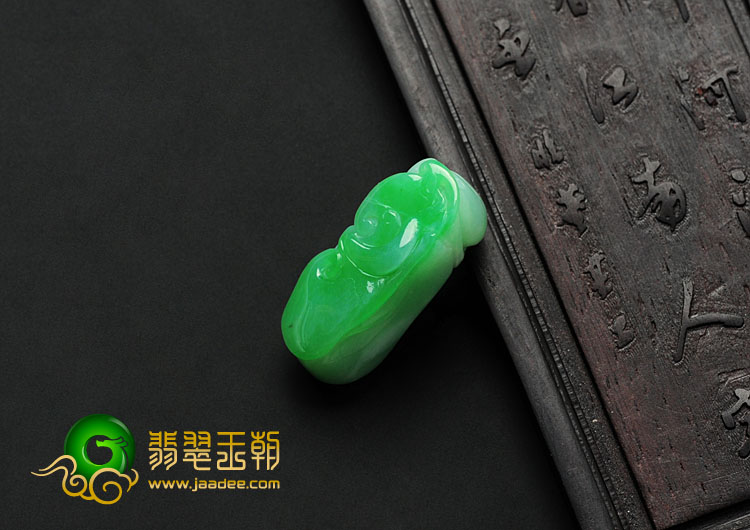 细糯种翠色缅甸翡翠如意挂件