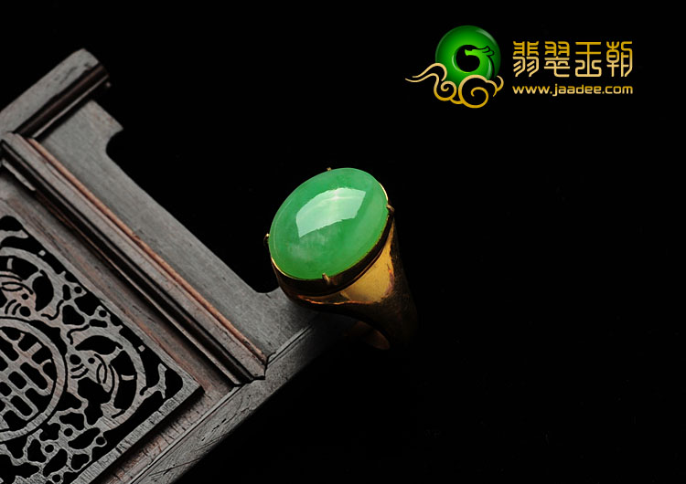 糯冰种苹果绿缅甸翡翠戒面