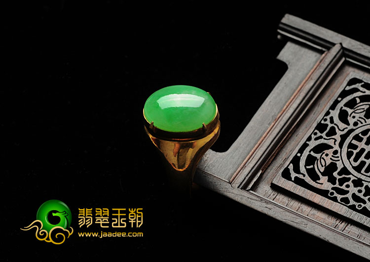 糯冰种苹果绿缅甸翡翠戒面