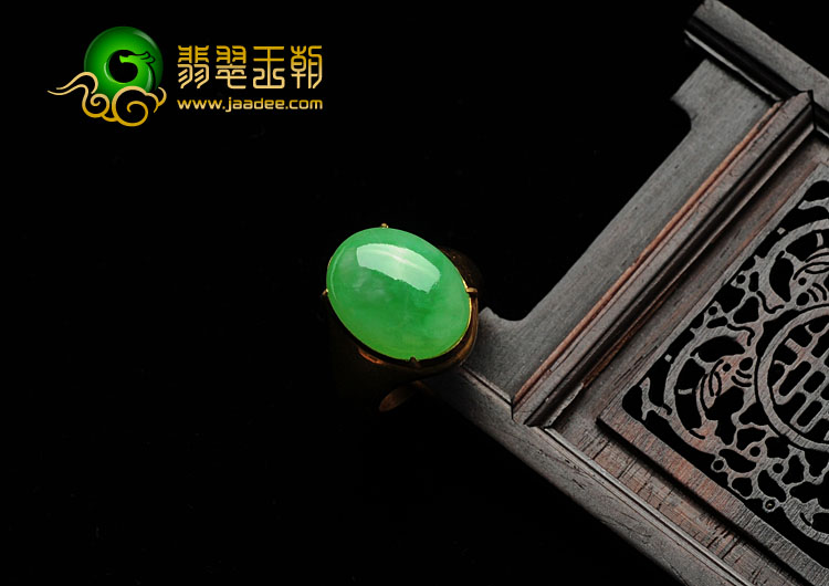 糯冰种苹果绿缅甸翡翠戒面