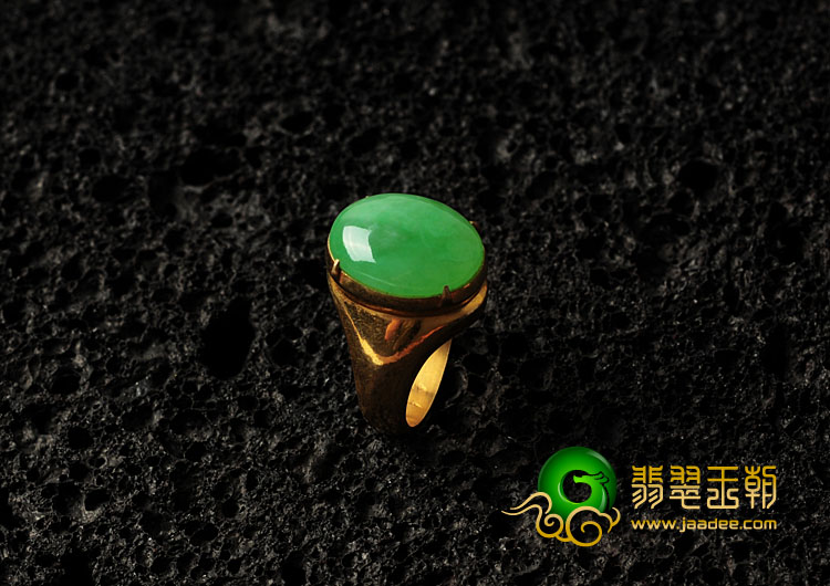 糯冰种苹果绿缅甸翡翠戒面