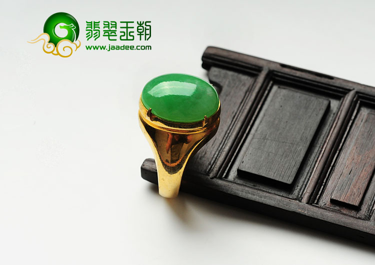 糯冰种苹果绿缅甸翡翠戒面