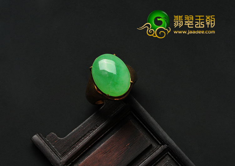 糯冰种苹果绿缅甸翡翠戒面