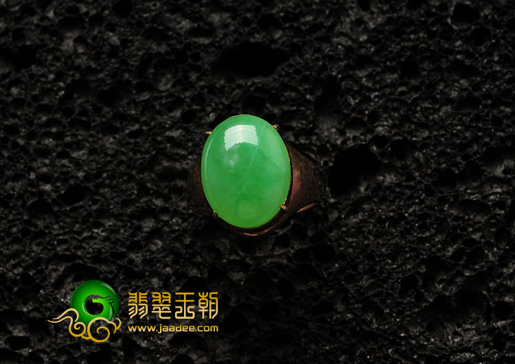 糯冰种苹果绿缅甸翡翠戒面