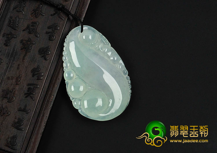 冰种晴水缅甸翡翠如意挂件