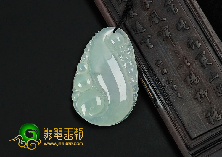 冰种晴水缅甸翡翠如意挂件