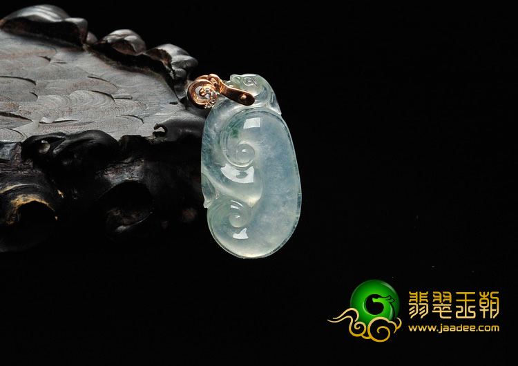 冰玻种晴水略飘花缅甸翡翠镶玫瑰金扣如意挂件（真钻）