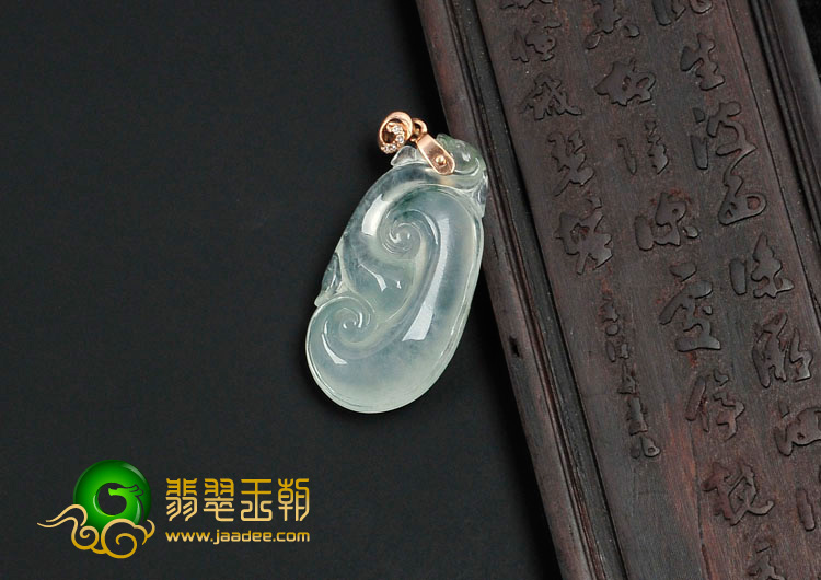 冰玻种晴水略飘花缅甸翡翠镶玫瑰金扣如意挂件（真钻）