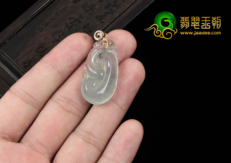冰玻种晴水略飘花缅甸翡翠镶玫瑰金扣如意挂件（真钻）