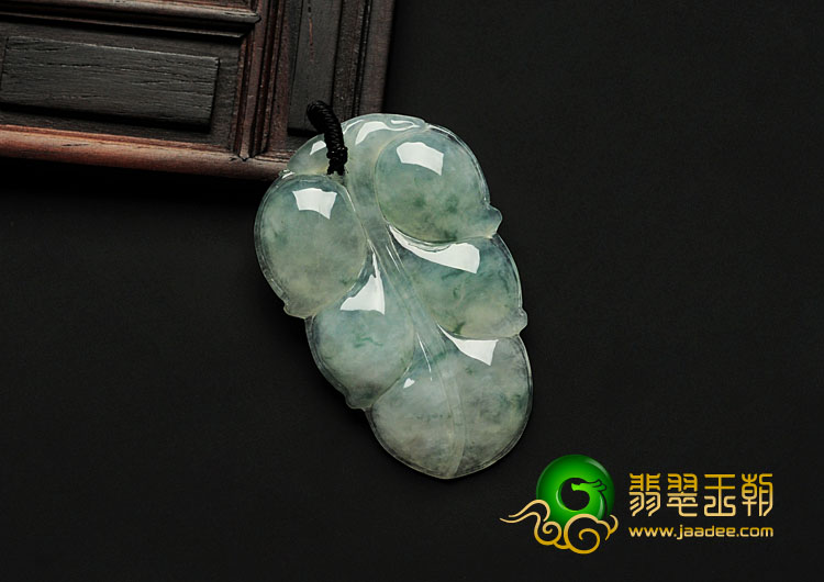 冰种飘花缅甸翡翠叶子挂件