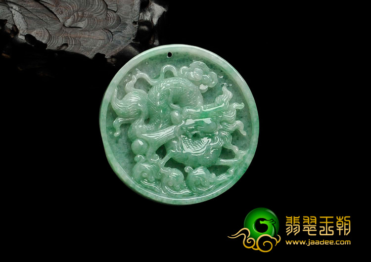 糯冰种翠色缅甸翡翠龙牌挂件