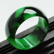 糯冰种浓绿缅甸翡翠指环