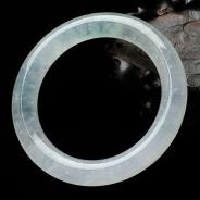 冰玻种晴水略飘翠缅甸翡翠圆条手镯（55.9mm）