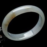 糯冰种淡晴水略带黄翡缅甸翡翠贵妃镯（56.2mm-50.3mm）