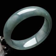 糯冰种油青缅甸翡翠手镯（55.9mm）