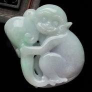 糯冰种春带彩缅甸翡翠灵猴送福挂件