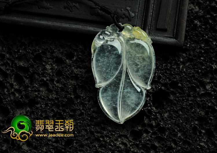 玻璃种略带黄翡缅甸翡翠叶子挂件