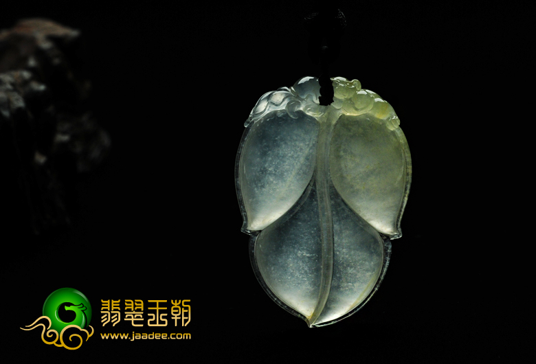 冰玻种淡黄翡缅甸翡翠叶子挂件