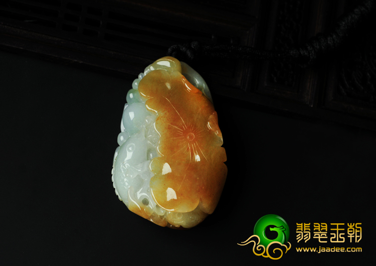 糯冰种黄翡略飘花缅甸翡翠年年有余挂件