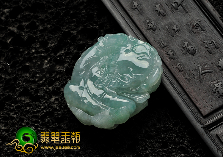 糯冰种晴水缅甸翡翠貔貅挂件