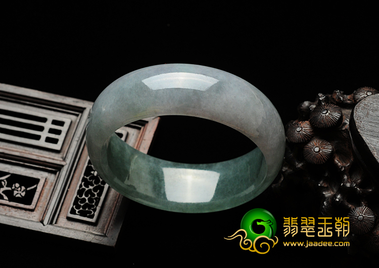 糯冰种晴水缅甸翡翠手镯（58mm）
