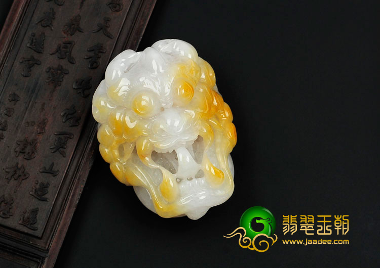 糯冰种黄翡缅甸翡翠龙头手玩件