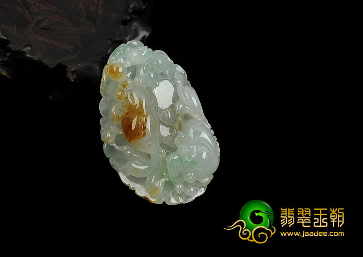 糯冰种三彩缅甸翡翠年年有余挂件