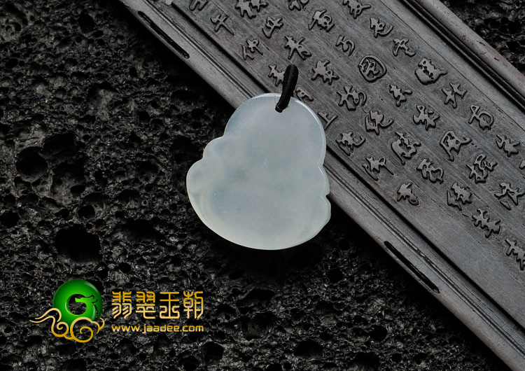 冰种缅甸翡翠玉佛挂件