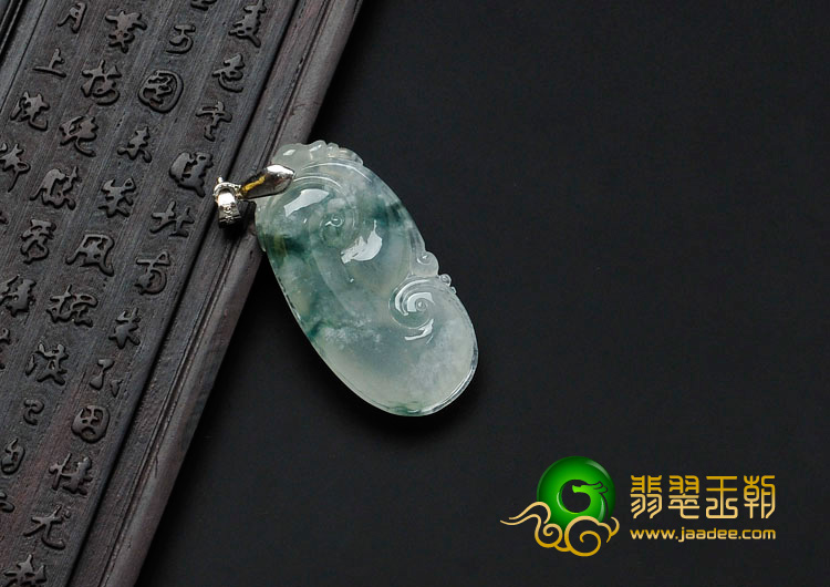 冰种飘花缅甸翡翠如意挂件