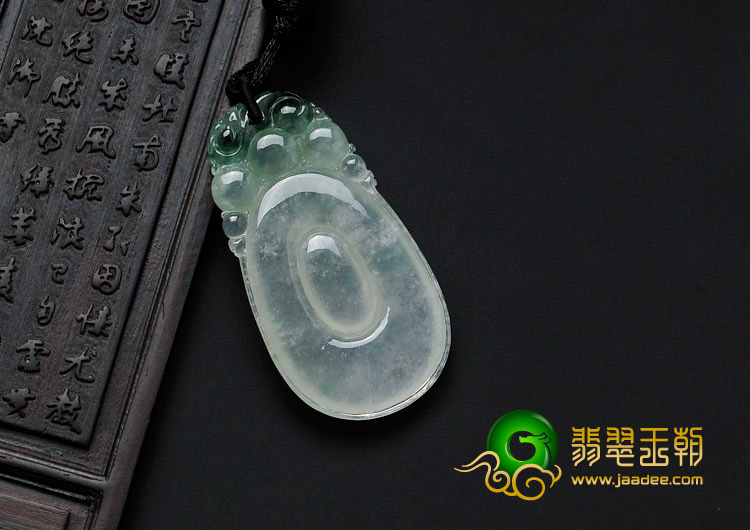 冰种飘绿花缅甸翡翠有求必应挂件