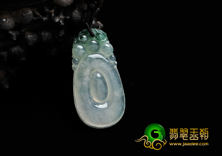 冰种飘绿花缅甸翡翠有求必应挂件