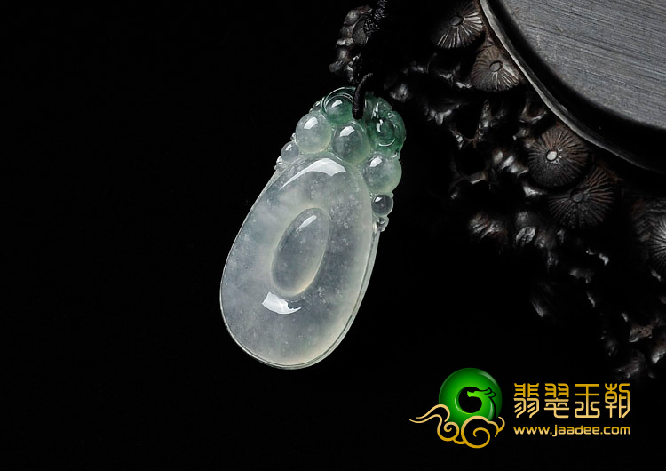冰种飘绿花缅甸翡翠有求必应挂件