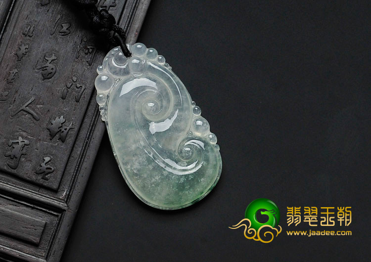 冰种略飘花缅甸翡翠如意寿挂件